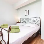 Maris Apartment *
