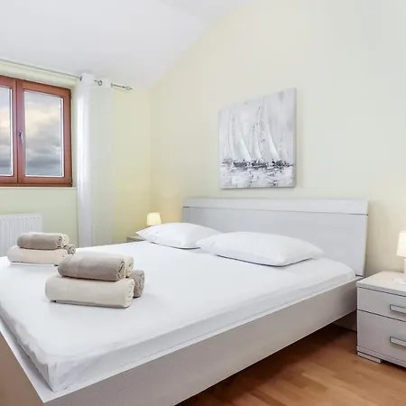 Maris Apartment *